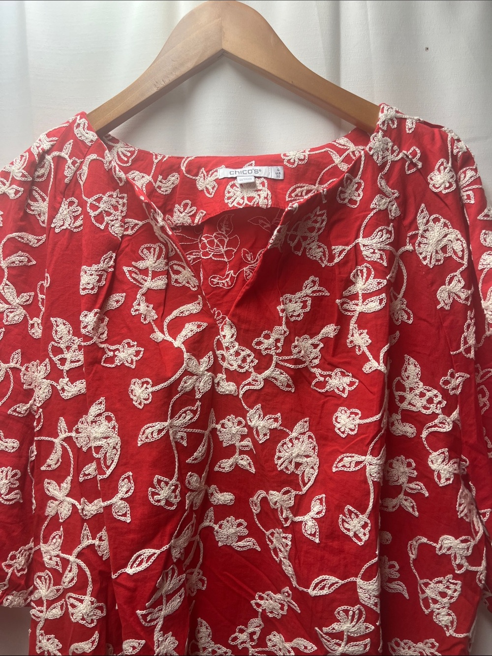 Chicos Red White Floral Embroidered V Neck Popover Blouse- Size 4 US 20 - Picture 2 of 5